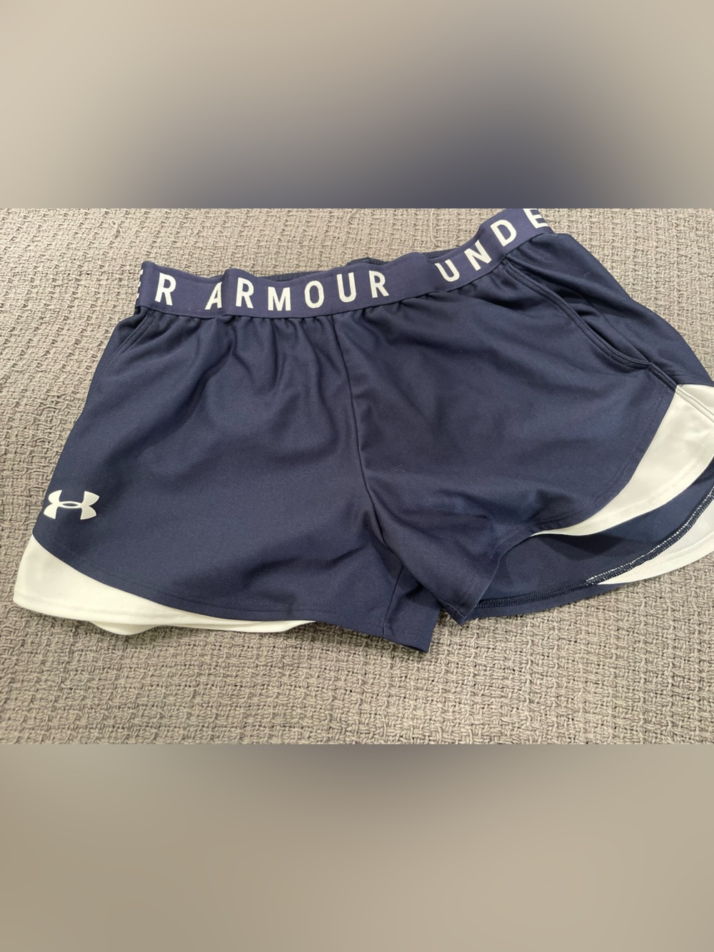 Under Armour Women's Navy Blue Athletic Shorts size small